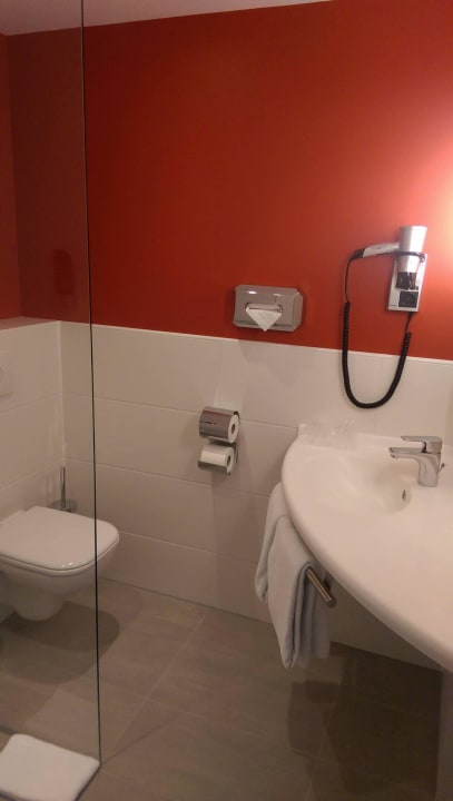 Badezimmer Ibis München Airport Süd