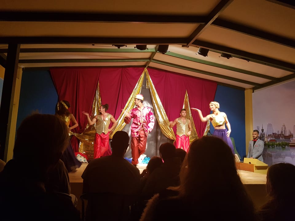 Animationsprogramm am Abend Three Corners Rihana Resort Deluxe