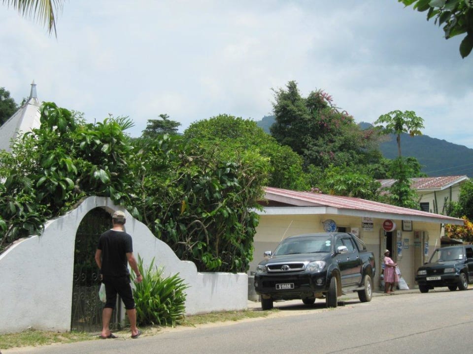 Eingang Auberge D'Anse Boileau