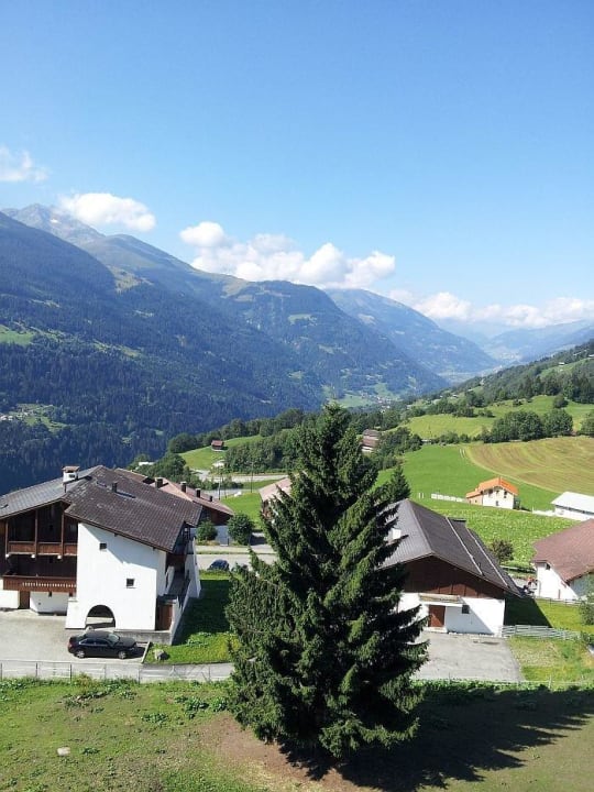 Aussicht von meinem Zimmer. Weit hinten, Disentis Hotel Kistenpass