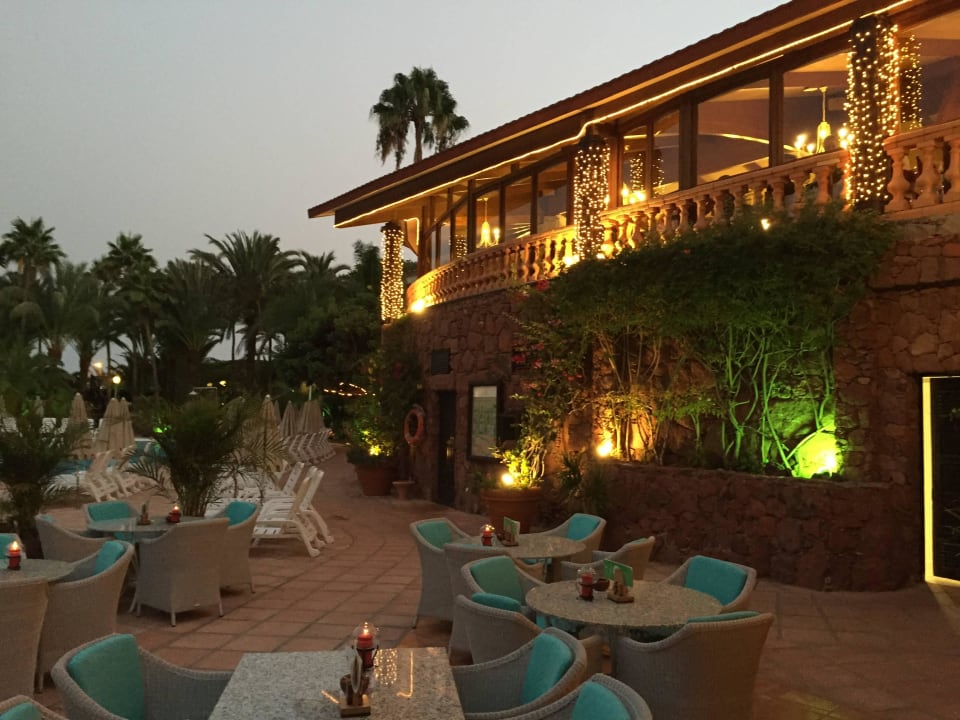 Abends am Pool Hotel Parque Tropical