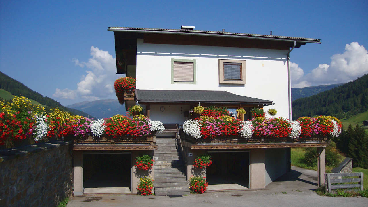 Außenansicht Apartments Haus Annemarie Kartitsch Hochpustertal Osttirol