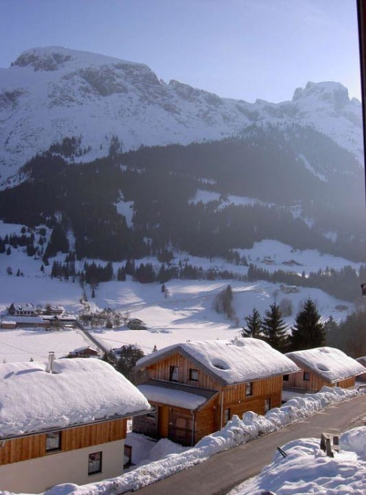 Ausblick vom Balkon Alpendorf Dachstein West by ALPS RESORTS