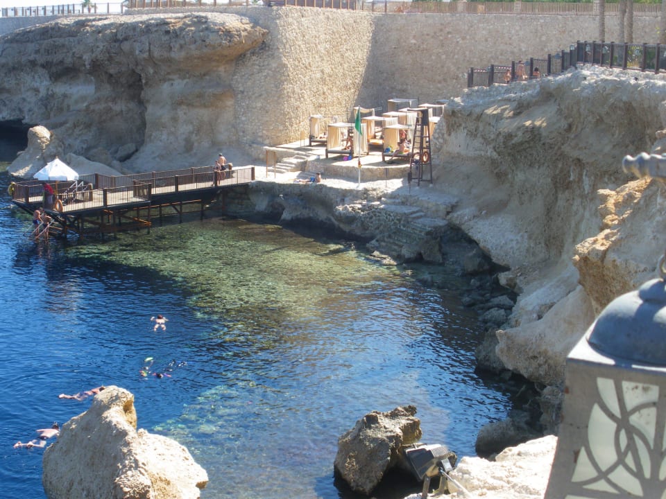 Blick auf den Relaxbereich mit Badesteg The Grand Hotel Sharm El Sheikh