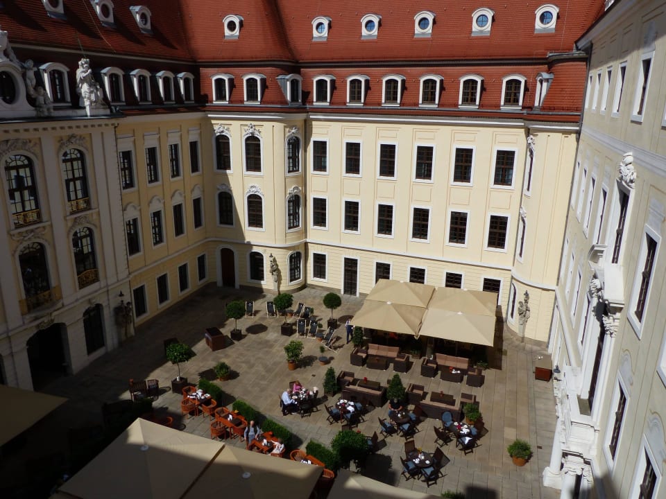 Ausblick in den Innenhof Hotel Taschenbergpalais Kempinski Dresden