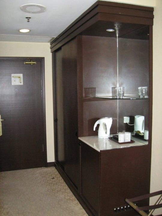 Wasserkocher und Minibar Vistana Hotel