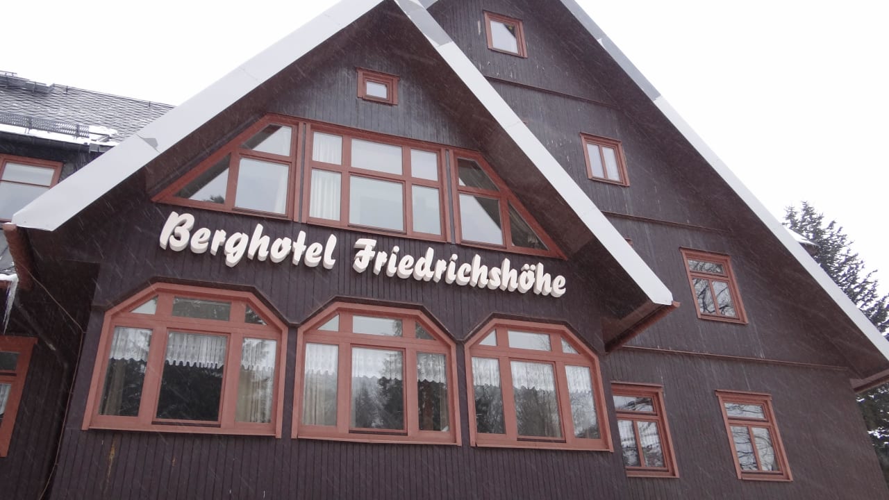Das Berghotel Forderansicht Berghotel Friedrichshöhe