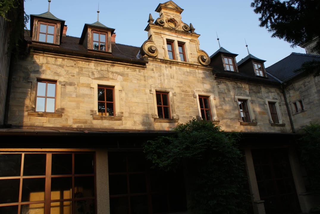 Jedna z pierzei zamkowych Hotel Zamek Kliczków