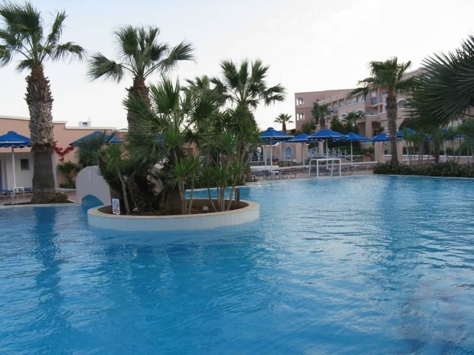 Jeden z basenów Mitsis Rodos Village