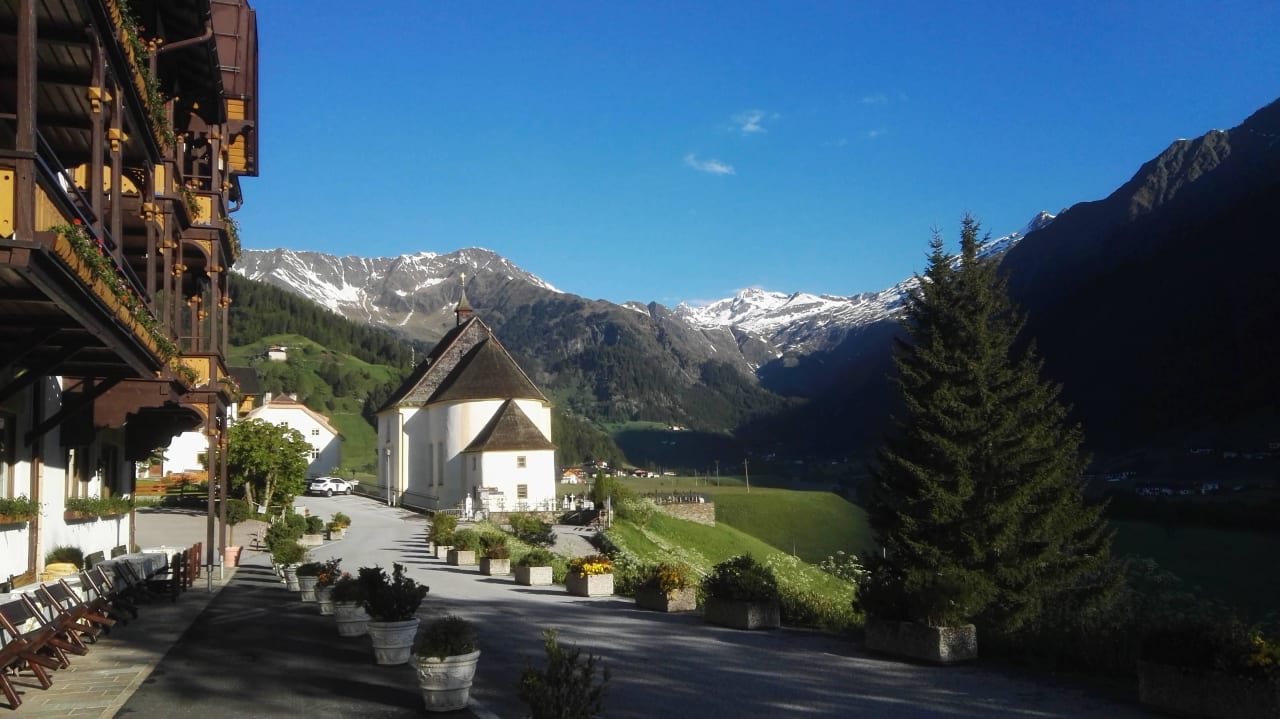 Schöner Ausblick in die Berge Sonklarhof