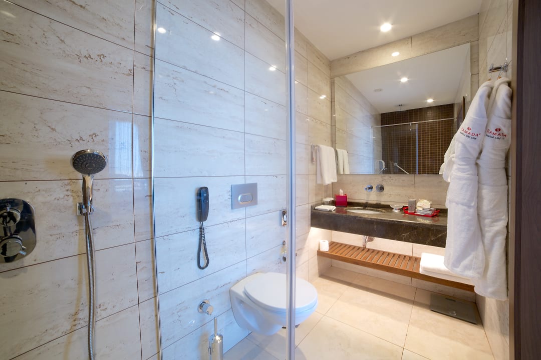 Zimmer Ramada by Wyndham Istanbul Old City