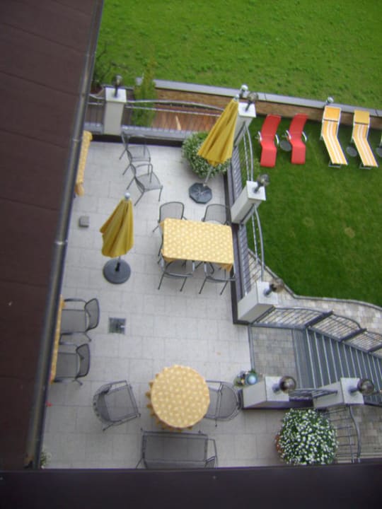 Ausblick vom Balkon auf Terrasse Auenhotel