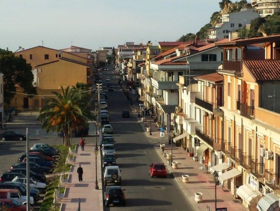 Výhled z terasy do ulice Apartmán Kalábrie