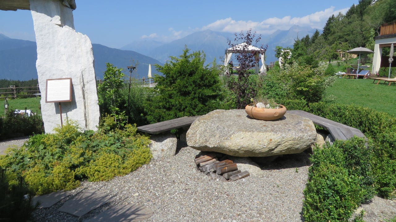 Herrliche Außenanlage Hotel Chalet Mirabell