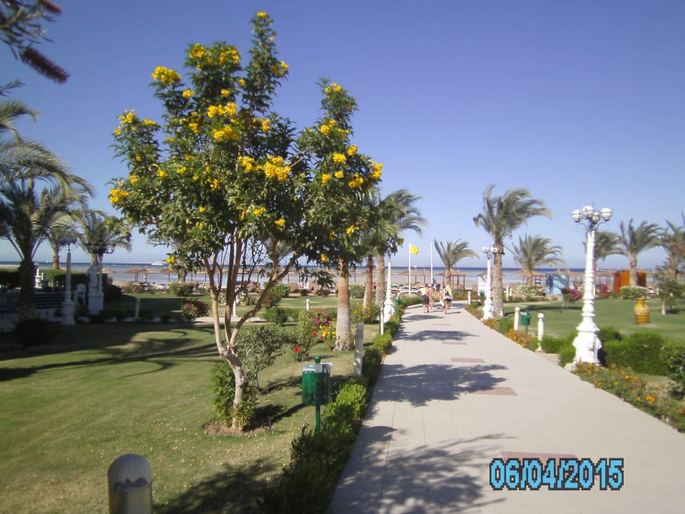 Weg zum Strand Hotel Titanic Palace