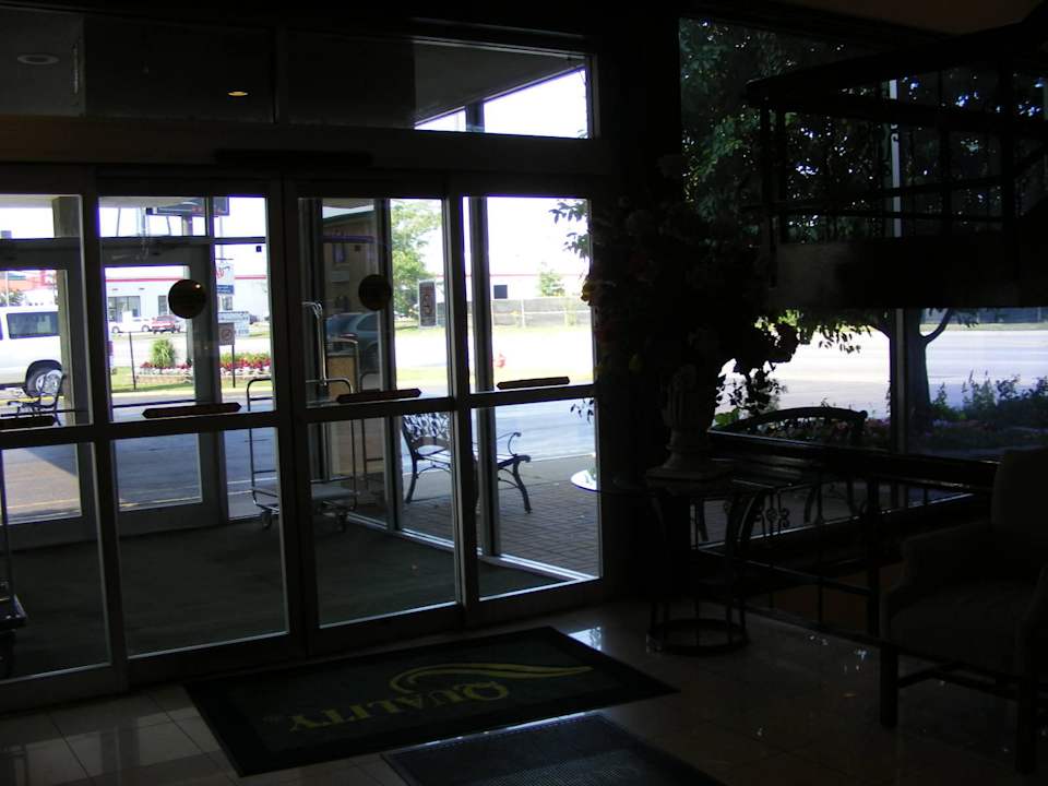 Entrance Hotel Quality Inn O'Hare Airport