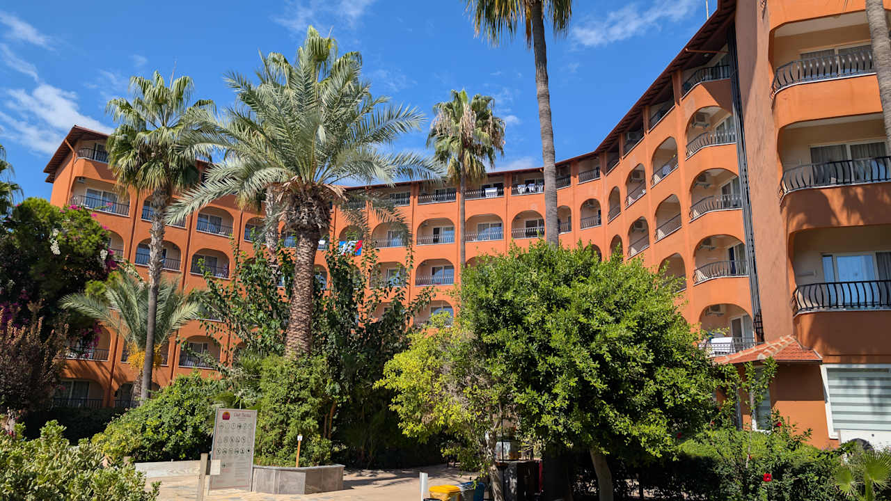 Außenansicht Club Turtas Beach Hotel