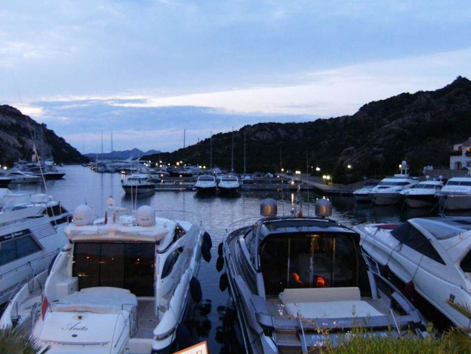 Hafen von Poltu Quatu bei Dämmerung Grand Hotel Poltu Quatu