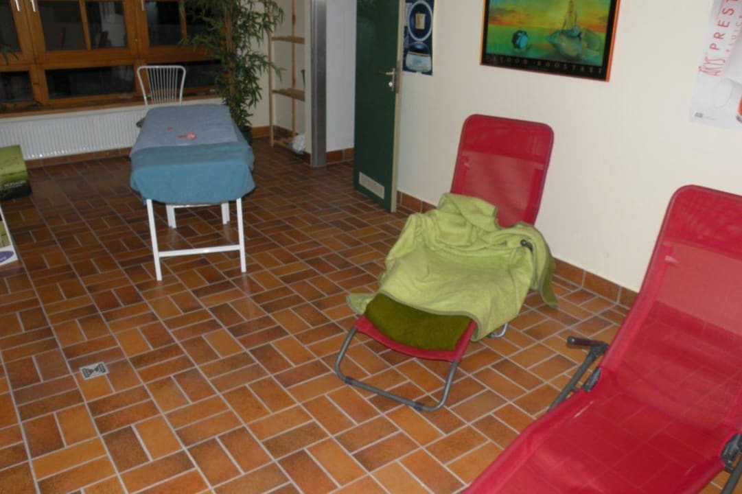 Massageraum mit Ruheliegen Panoramahotel Fohlenhof