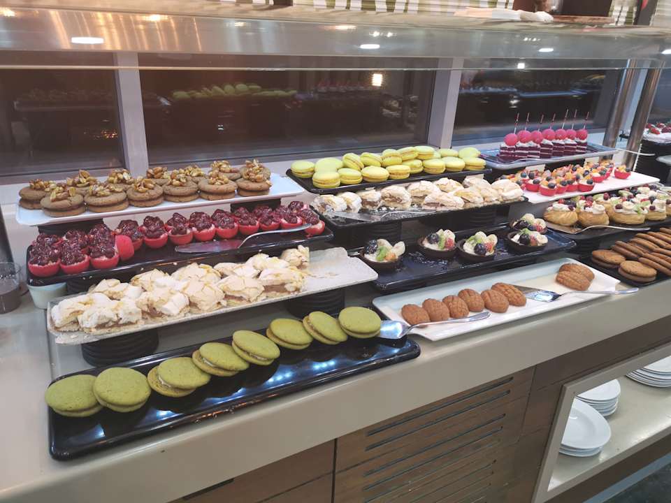 Gastro Saturn Palace Resort Hotel