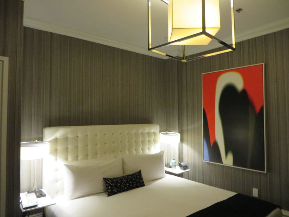 Blick aufs Bett Hotel The Moderne