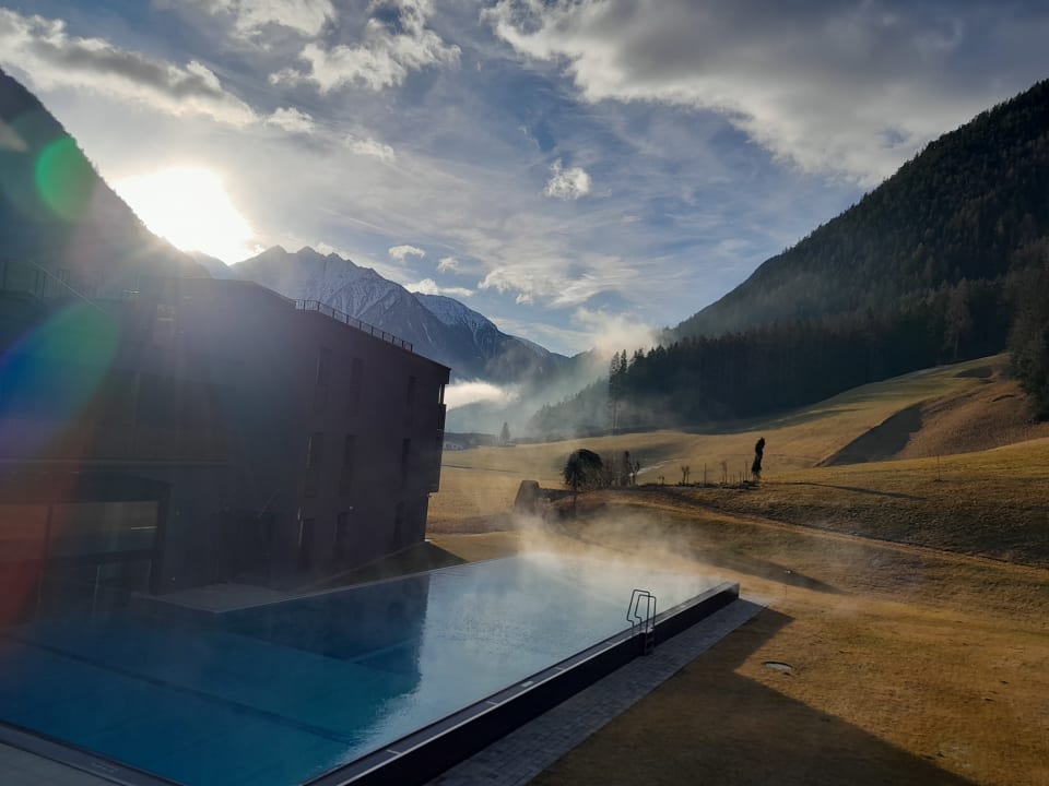 Pool Hotel Schwarzenstein