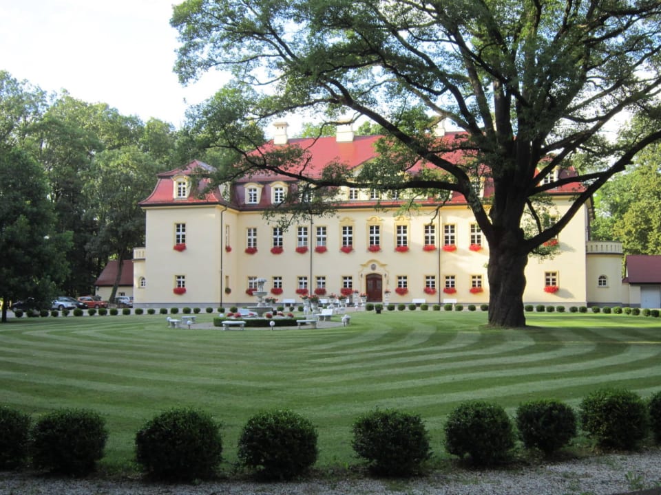 Schlosshotel Vorderansicht Hotel Pałac Izbicko