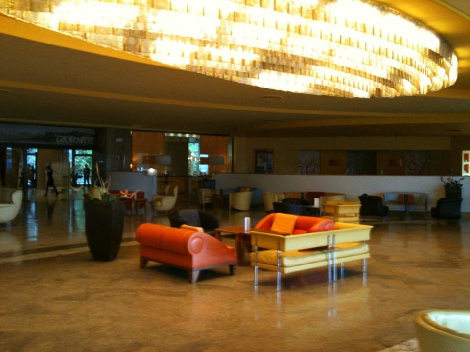 Halle Hilton Sorrento Palace