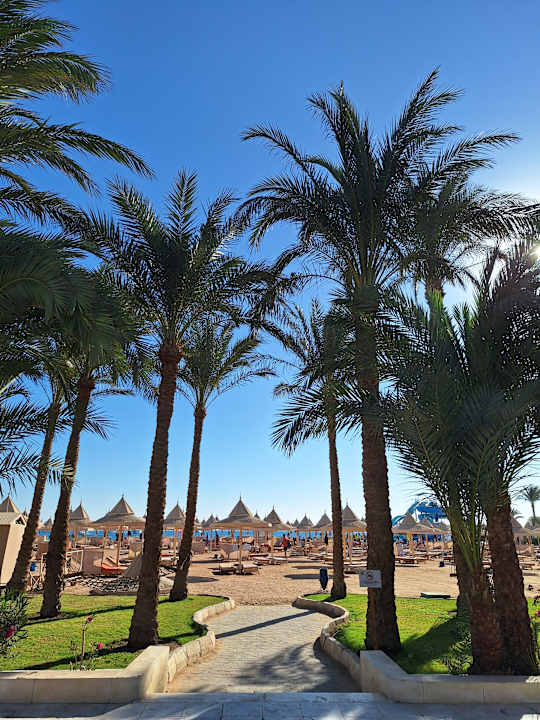 Strand The Grand Resort