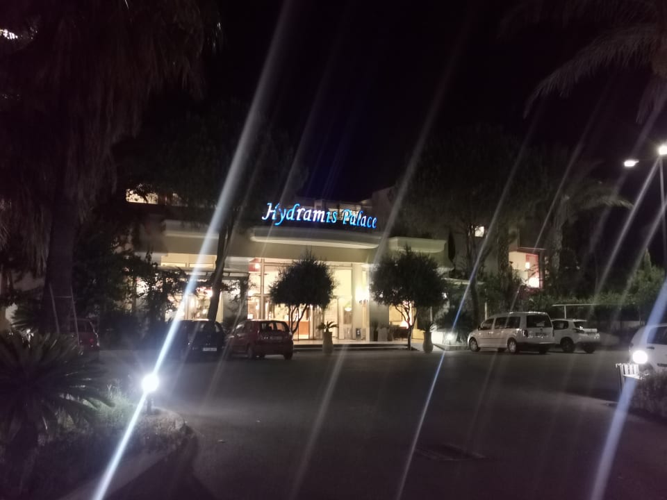 Außenansicht Hydramis Palace Beach Resort