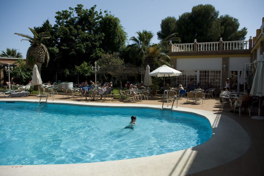 Pool am Nachmittag Villa Flamenca