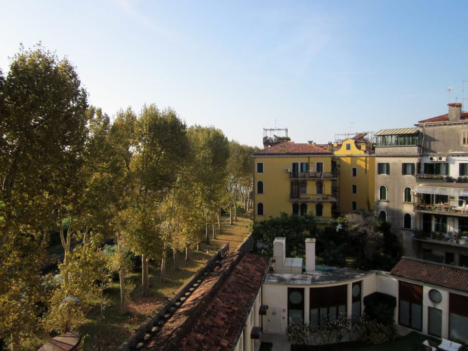 Viel Grün im Viertel Sant Elena Hotel Indigo Venice - Sant'Elena