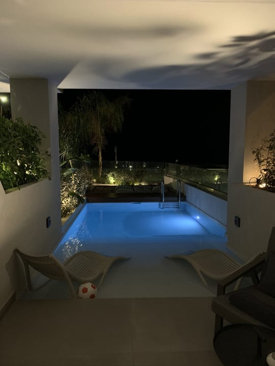 Zimmer Ikones Seafront Luxury Suites