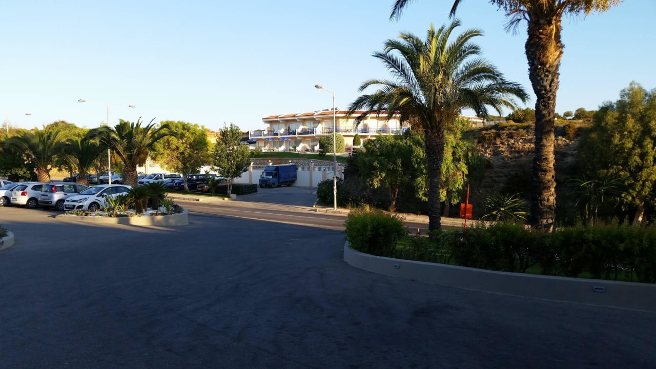 Blick auf das Nebengebäude Rodos Princess Beach Hotel & Spa