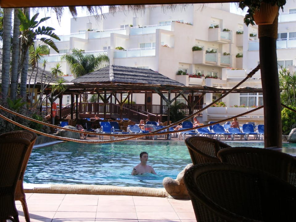 Blick auf die Bar und den Pool (Teilbereich) Tabaiba Princess