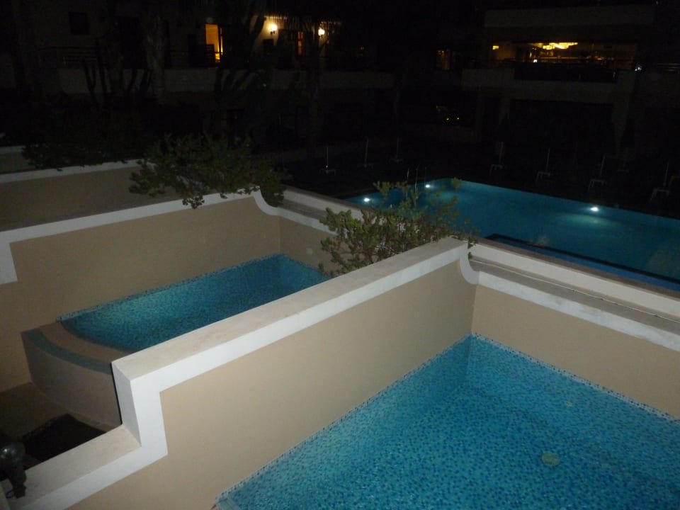 Baseny przy pokojach o wielkości wanny  Porto Platanias Beach Resort & Spa