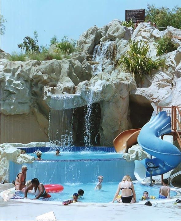 Pool mit Rutsche Hotel Metropolitan Resort & Beach Club