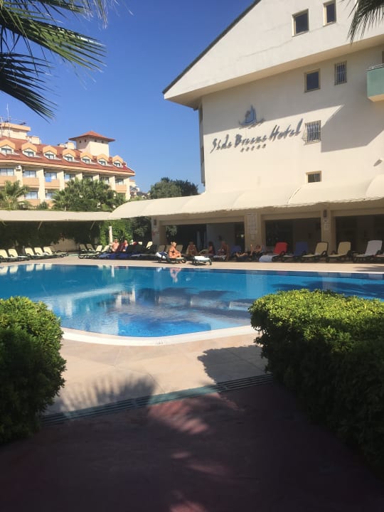 Pool Side Breeze Hotel