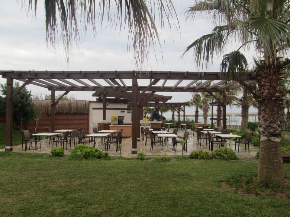 Restaurant draußen Saturn Palace Resort Hotel
