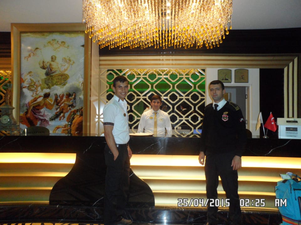 Herzlicher Empfang in der Nacht Mary Hotel Side
