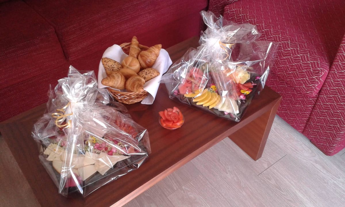 Zimmerfrühstück Protur Turo Pins Hotel