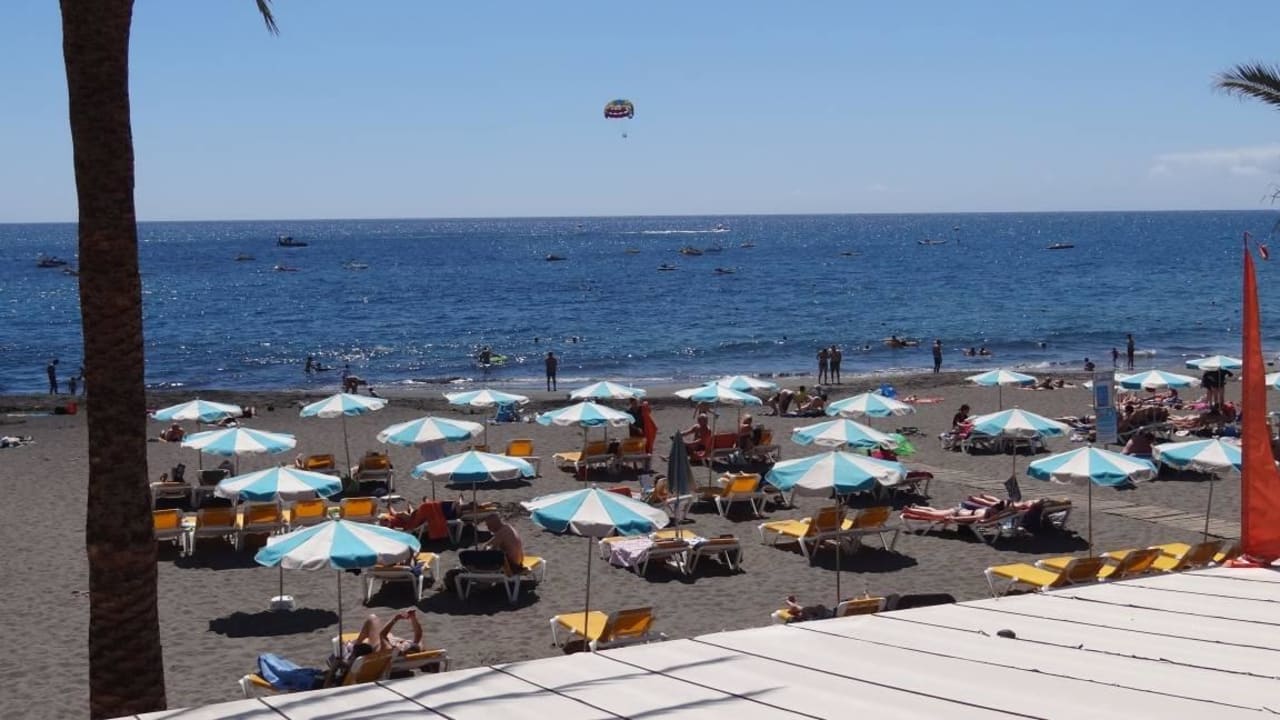 Der kleine, feine Sandstard ( 300 m entfernt ) LIVVO Costa Taurito