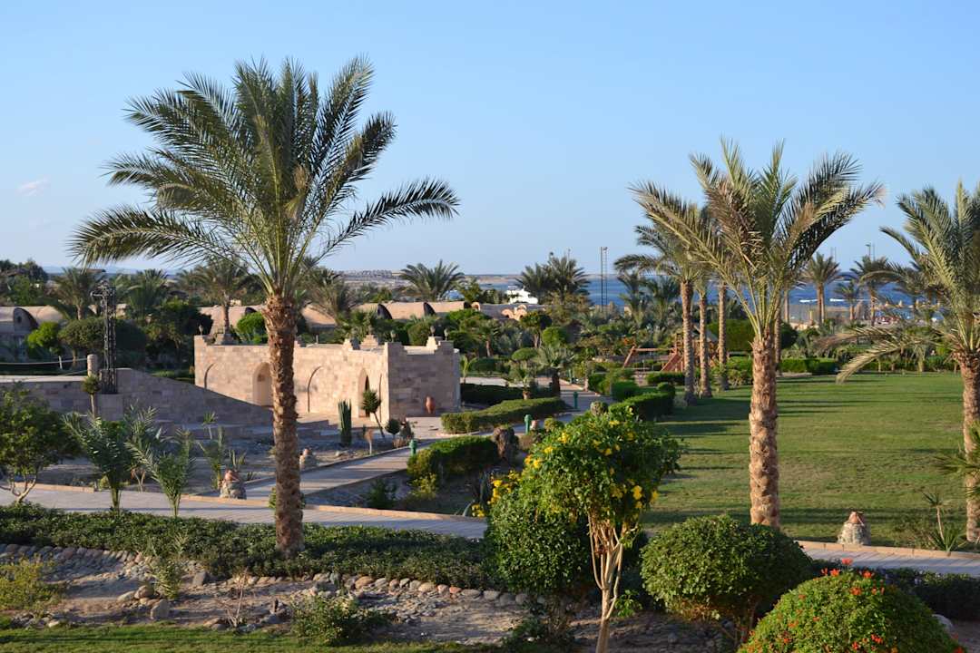 Вид из номера на море Pensée Royal Garden Beach Resort