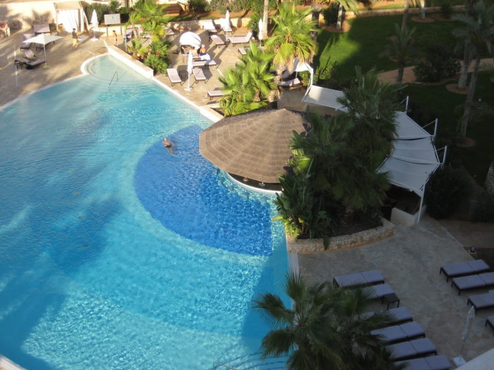 Blick auf Aussenpool  mit Poolbar Protur Biomar Sensatori Resort