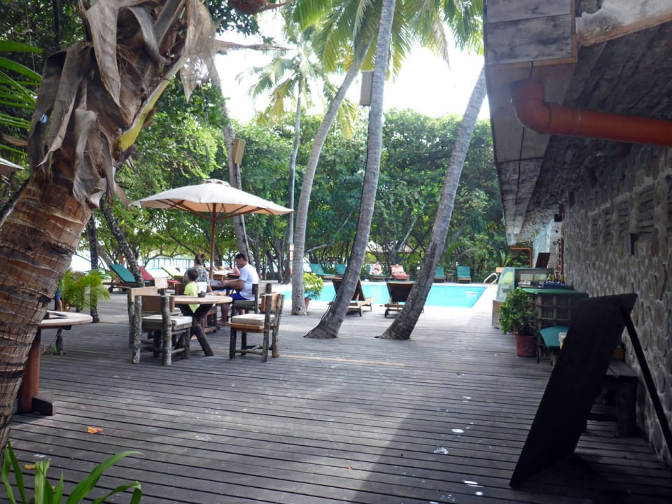 Tische am Pool NH Collection Maldives Reethi Resort