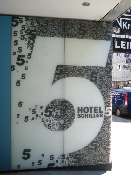 Einfahrt zur Tiefgarage Schiller 5 Hotel