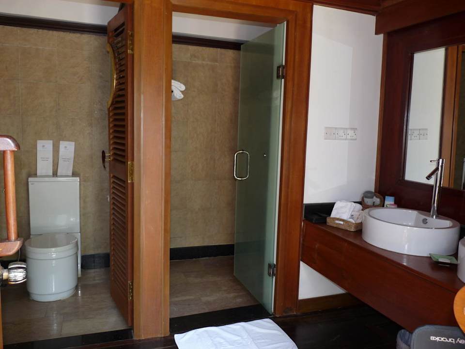 Badezimmer mit Dusche und WC Aureum Palace Hotels & Resorts Ngapali