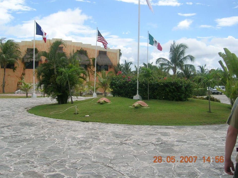 Hoteleinfahrt Akumal Bay Beach & Wellness Resort