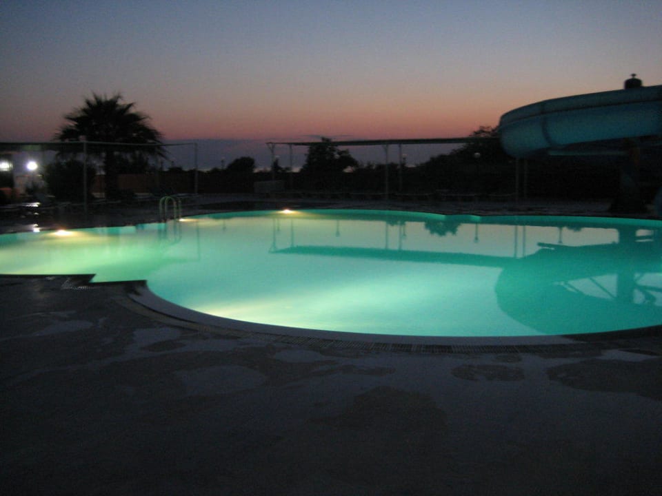 Ночной светящийся бассеин Hotel Club Life Kizilot