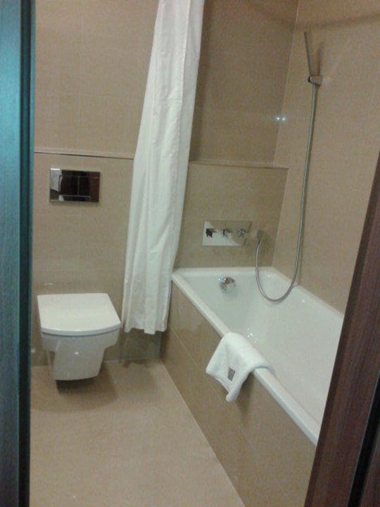 Bad im Doppelzimmer Hotel Budweis